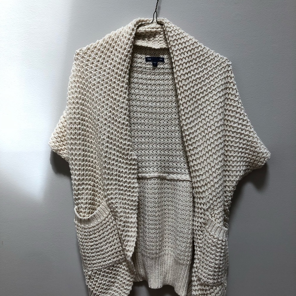 Gap sweater